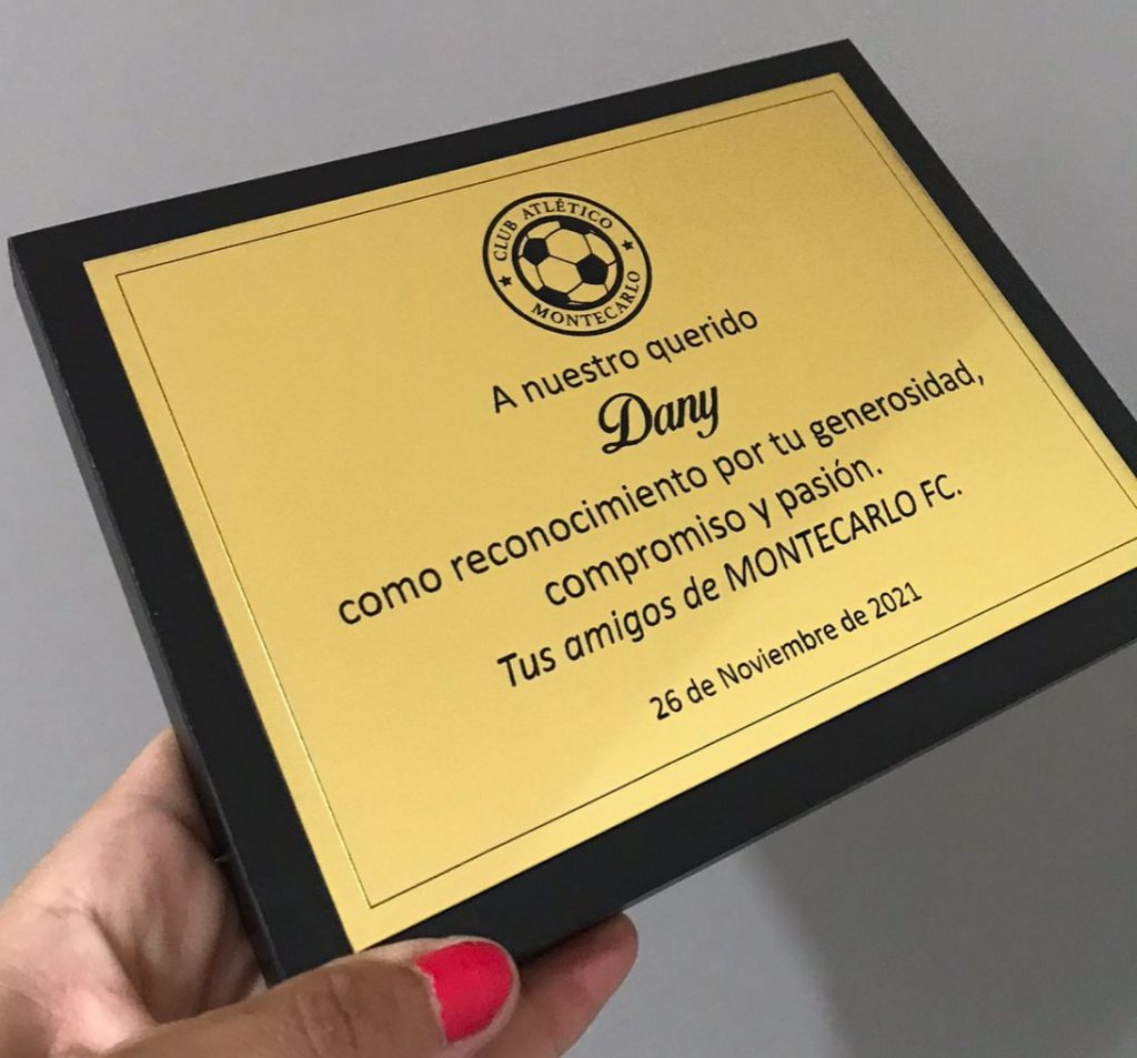 Placa Reconocimiento – Base De Madera – Grabolaser