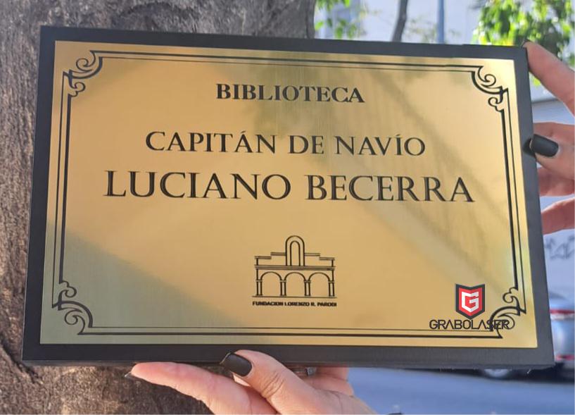 Placa De Reconocimiento – Base De Madera – Grabolaser